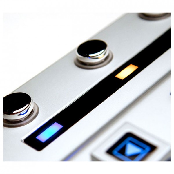Apogee GiO USB Guitar Interface and Foot Controller for Mac - Close Up 2