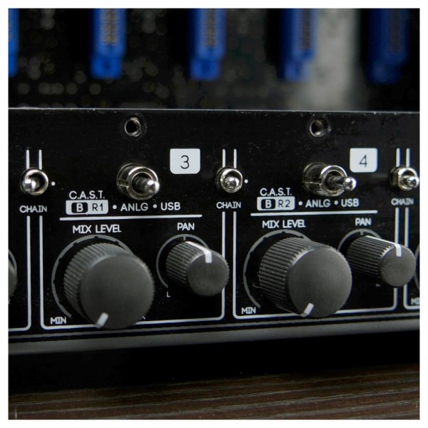 Cranborne Audio 500R8 - Close up 1