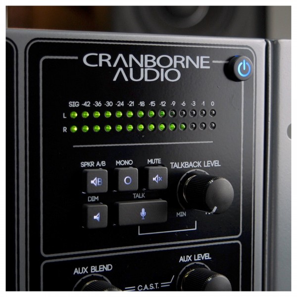 Cranborne Audio 500R8 - Close Up 2