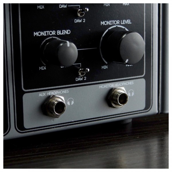 Cranborne Audio 500R8 - Close Up 3