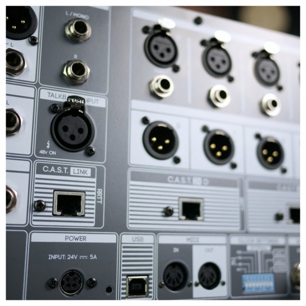 Cranborne Audio 500R8 - Close up 4