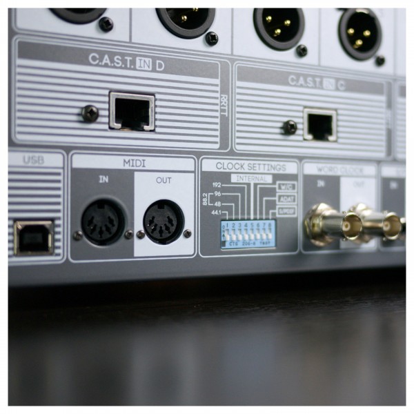Cranborne Audio 500R8 - Close Up 5
