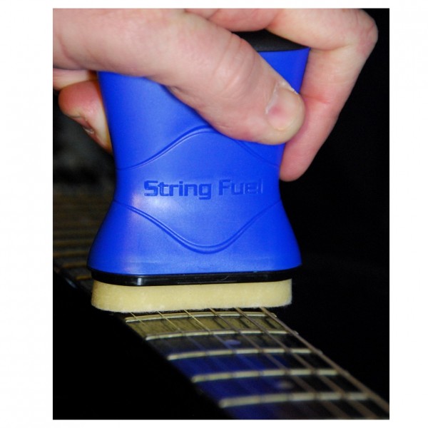 Music Nomad String Fuel - All in One String Cleaner & Lubricant on strings
