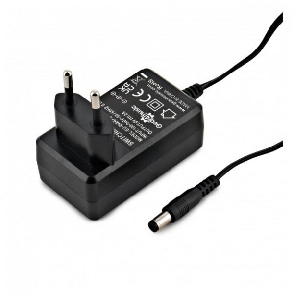 3 Way Daisy Chain Cable and 9V Power Supply by Gear4music