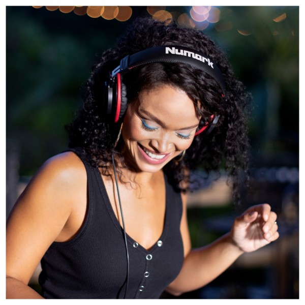 Numark HF175 DJ Headphones - Lifestyle 3