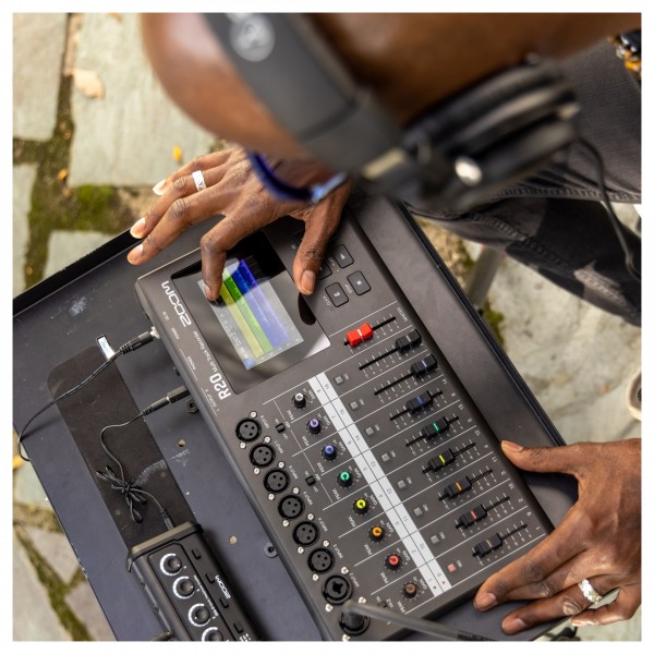 Zoom R20 Multi-Track Recorder LS 1