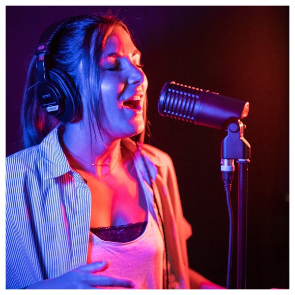 Dynacaster Dynamic Microphone - Lifestyle
