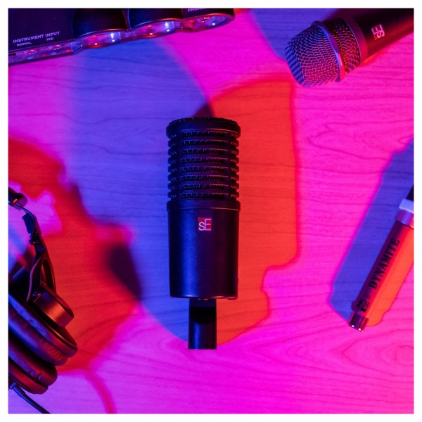 sE Electronics Dynacaster - Lifestyle 4