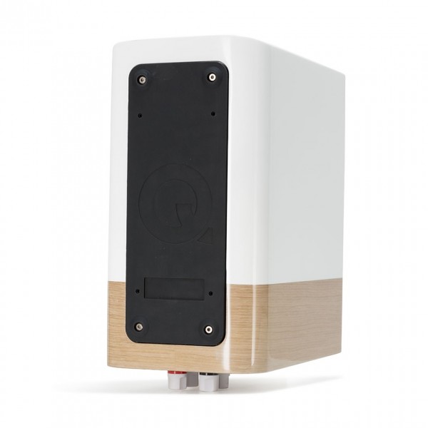 Q Acoustics Concept 300 Gloss White / Oak Bookshelf Speakers (Pair) w/ Tripod Speaker Stands