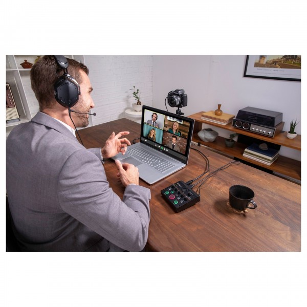 Roland UVC-02 Web Presentation Dock