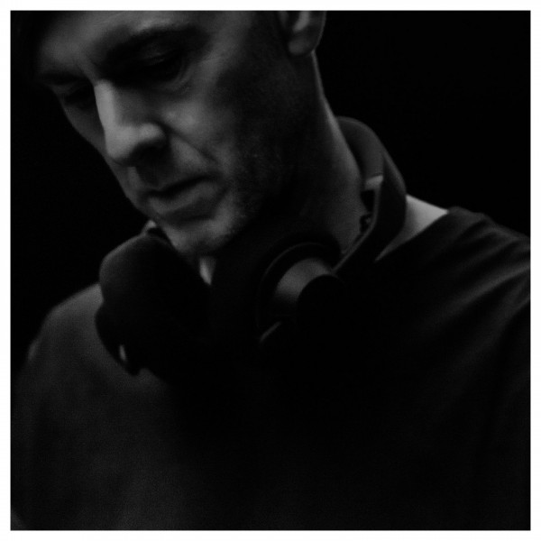 AIAIAI TMA-2 Studio Wireless+ - R Hawtin Close Up