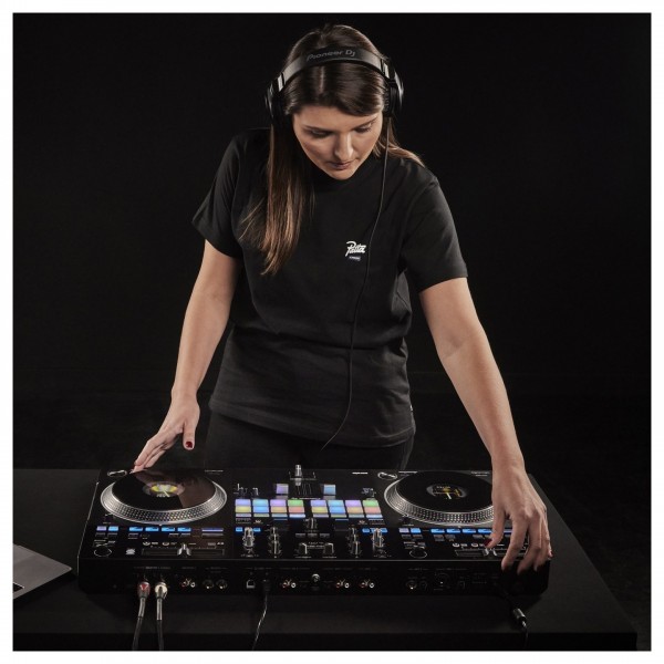 Pioneer DDJ-REV7 DJ Controller - Lifestyle