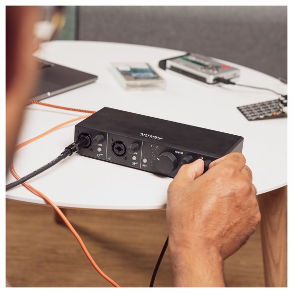 Arturia MiniFuse 2 USB Audio Interface, Black - Controls close up