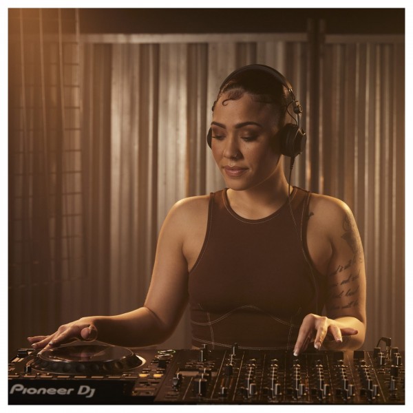 Pioneer HDJ-CX Lightweight On-Ear DJ Headphones - Lifestyle 4
