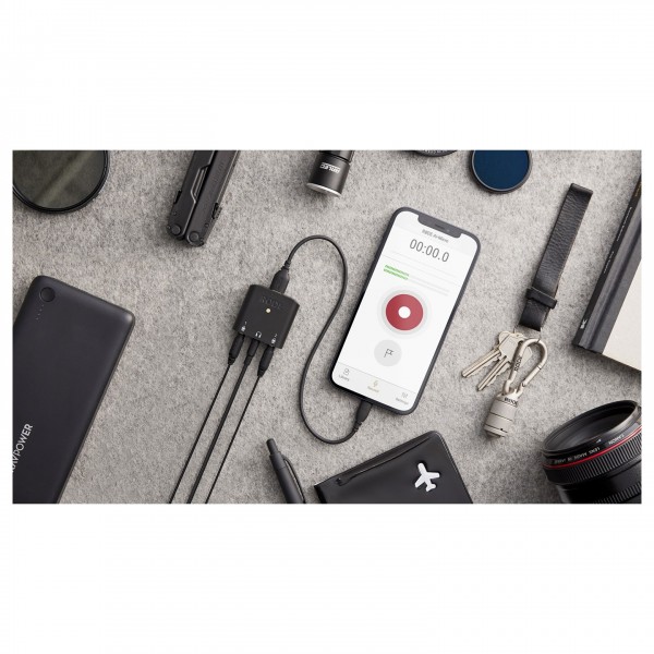 Rode SC21 300mm Lightning to USB-C Cable - Lifestyle