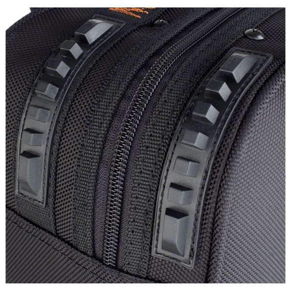 Protec PB312 - Rubberized feet detail