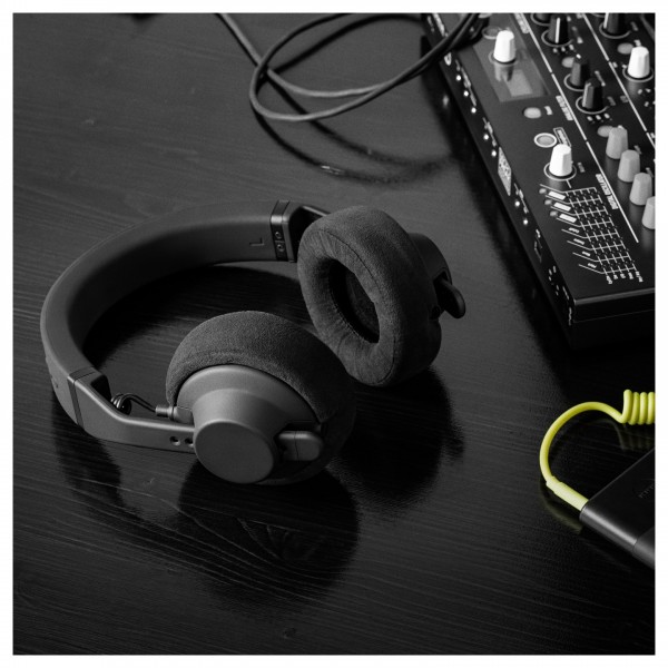 AIAIAI TMA-2 Studio Wireless+ - Lifestyle Synth