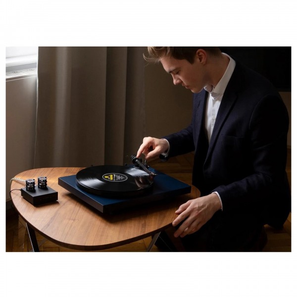 Pro-Ject Debut Carbon Evo Turntable LS2