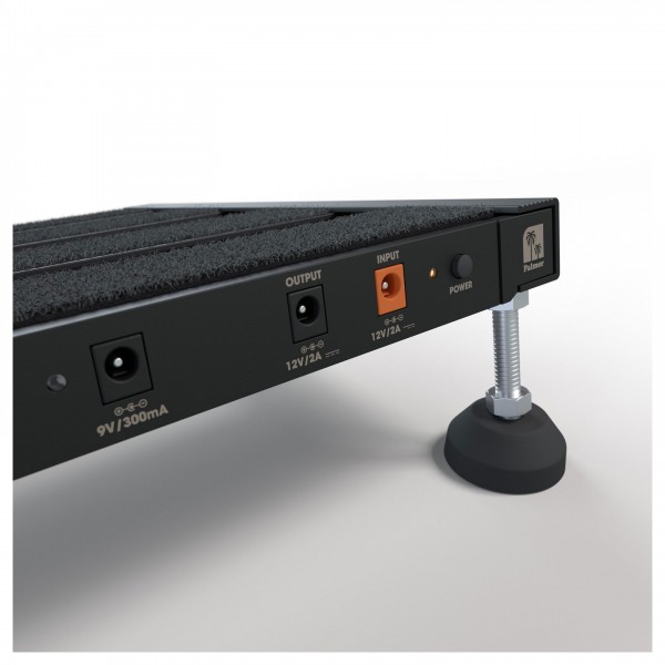 Palmer Pedalbay 40 PB Pedal Board with WTBP40 Powerbar - closeup