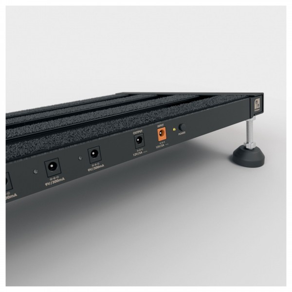 Palmer Pedalbay 60 PB Pedal Board with WTBP60 Powerbar - closeup