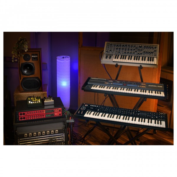 Focusrite Clarett+ OctoPre - Lifestyle 2