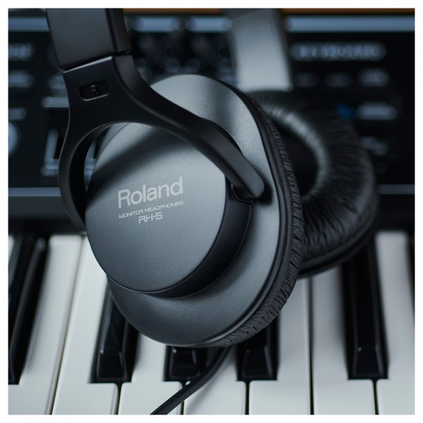RH-5 Stereo Headphones - Lifestyle