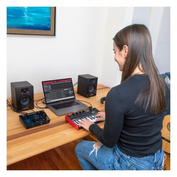 MPK Mini Play - Lifestyle