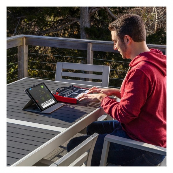 MPK Mini Keyboard - Lifestyle 3