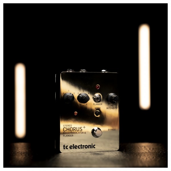 TC Electronic SCF GOLD Stereo Chorus Flanger Pedal - Limited Edition - Lifestyle 1