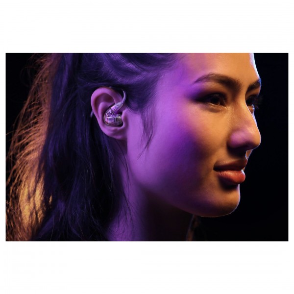 Shure SE846 Professional Sound Isolating Earphones - Lifestyle 1