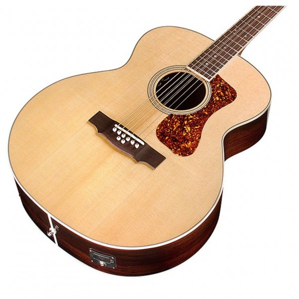 Guild BT-258E Deluxe Baritone Acoustic, Natural body angle