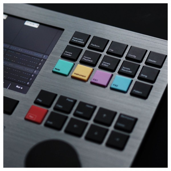 Polyend Tracker SE - Lifestyle
