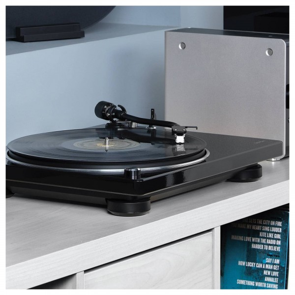 Denon DP-400 Hi-Fi Turntable, Black Lifestyle