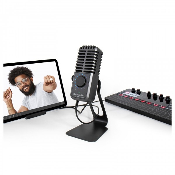 IK Multimedia iRig Stream Mic Pro - Lifestyle 2