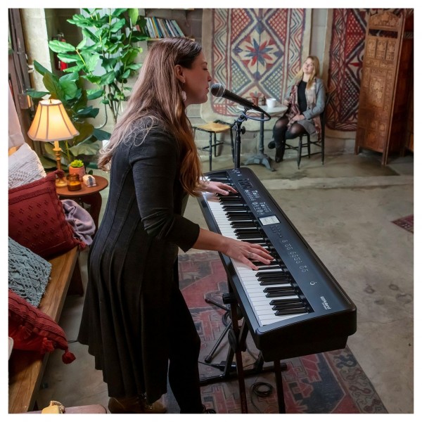 Roland FP-E50 Entertainment Piano live