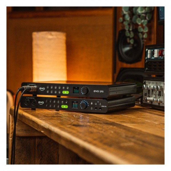 EVO By Audient EVO 16 USB Audio Interface - Lifestyle 2