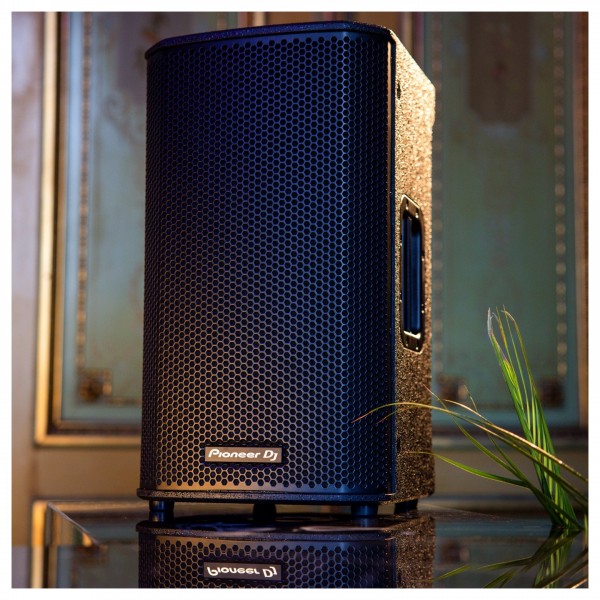 Pioneer DJ XPRS122 Active Loudspeaker Lifestyle