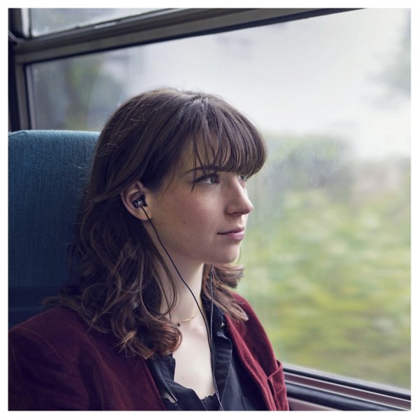 E10 Earphones, Blue - Lifestyle