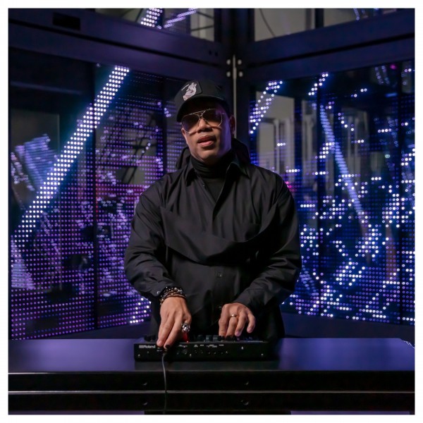 Roland SH-4D Synthesizer - Lifestyle