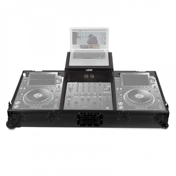 UDG FlightCase with two Pioneer DJ CDJ-3000 and a DJM 900NXS2 four channel mixer