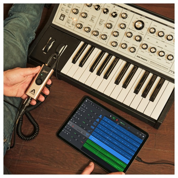 Apogee Jam X Guitar Interface - Lifestyle 3
