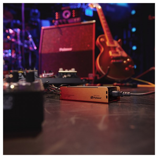 Palmer PWT12IEC Universal Pedal Board Power Supply with USB - Lifestyle 1