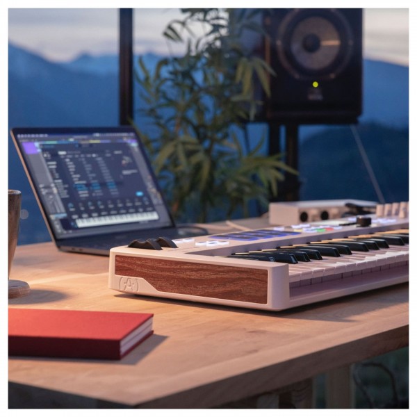 Arturia Keylab Essential 3 - Lifestyle 3