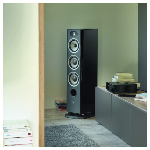 Naim Uniti Atom All-In-One Wireless Music Player - lifestyle