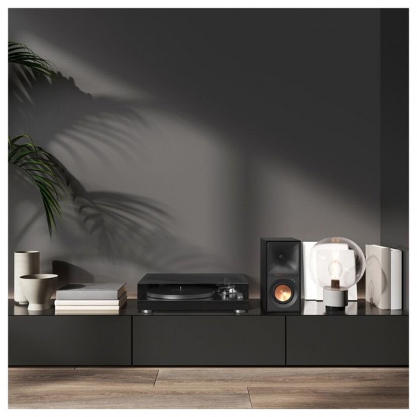 Klipsch R-40PM Reference Powered Bookshelf Speakers (Pair), Black - lifestyle