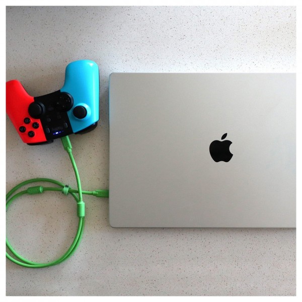 Chroma USB-C Cable, Green - Lifestyle 2