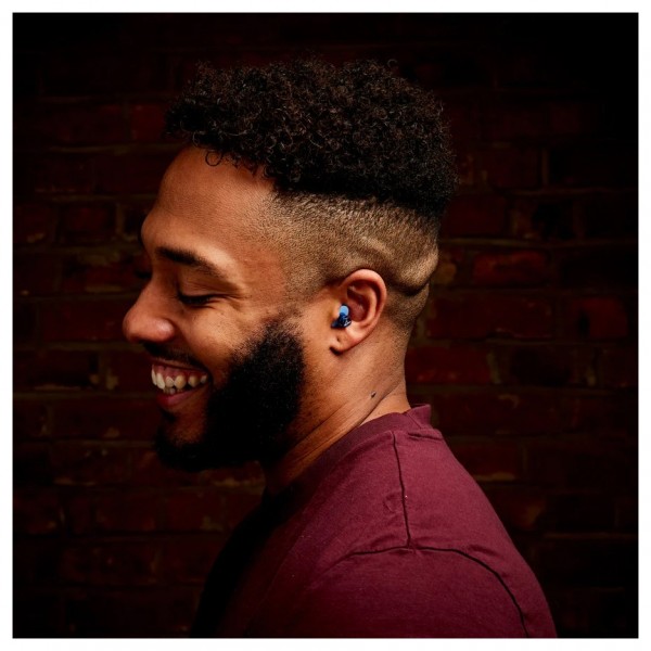 Flare Audio Earshade Pro Titanium Blue - Lifestyle 