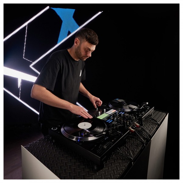Pioneer PLX-CRSS12 Hybrid Turntable - Lifestyle