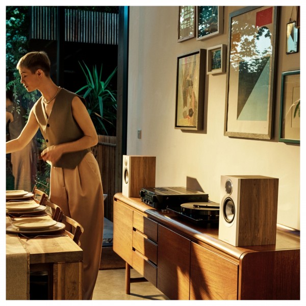 Bowers & Wilkins 607 S3 Bookshelf Speakers (Pair), Oak Lifestyle View 2