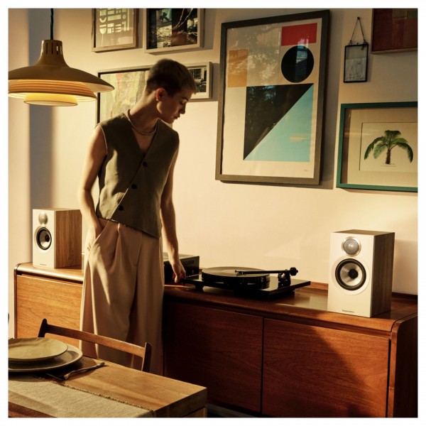 Bowers & Wilkins 607 S3 Bookshelf Speakers (Pair), Oak Lifestyle View
